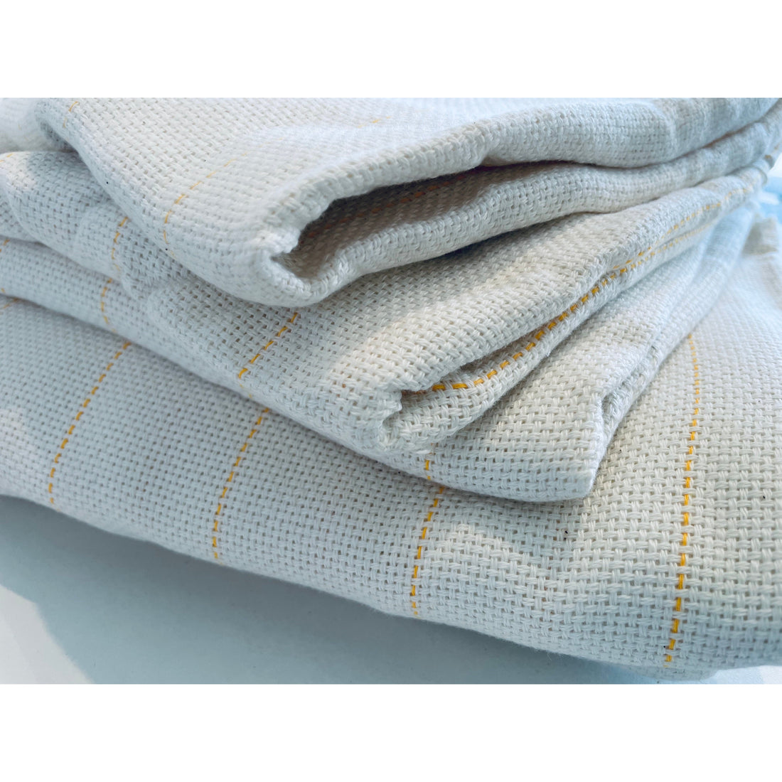 Primary tufting cloth for stretching onto a tufting frame
